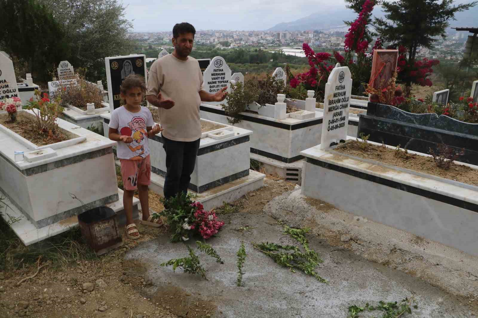 Boğaz ağrısıyla acil servisin yolunu tutan 3 çocuk annesi 55 gün süren yaşam mücadelesini kaybetti