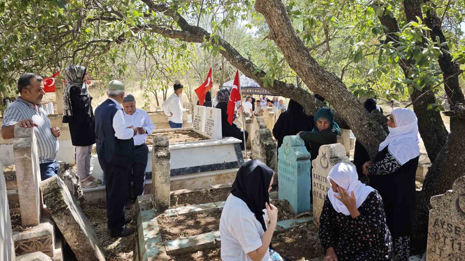 Mardin&rsquo;de ter&ouml;r &ouml;rg&uuml;t&uuml; PKK&rsquo;nın katlettiği 9 kişi dualarla anıldı

