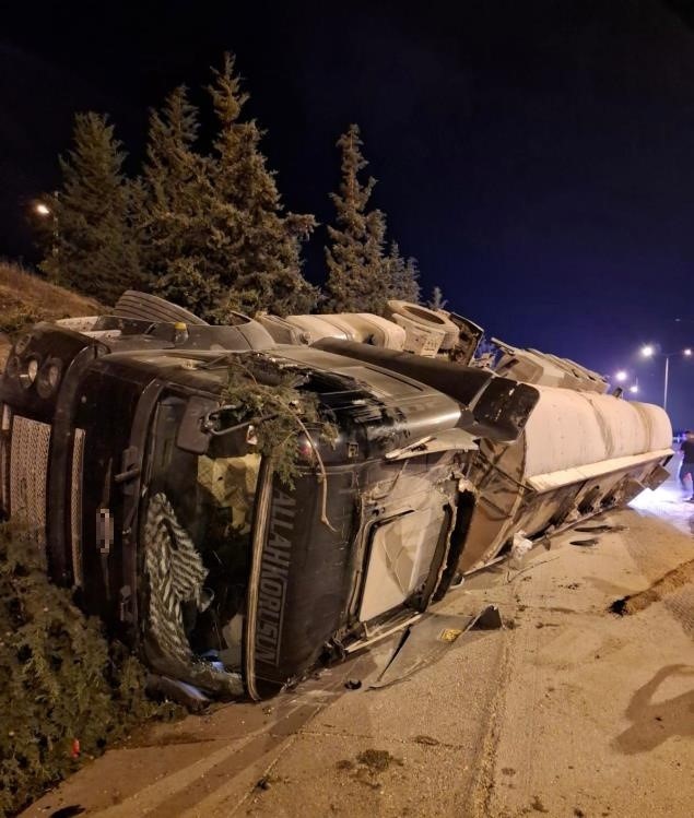 Osmaniye’de kontrolden çıkan tır devrildi: 1 yaralı