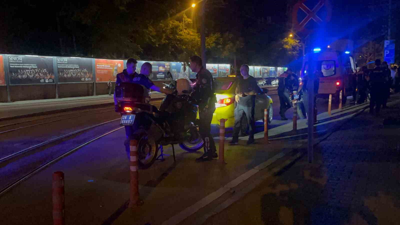 Eskişehir’de ticari taksi ile Motorize Yunus Timi’nin karıştığı kazada 2 polis yaralandı