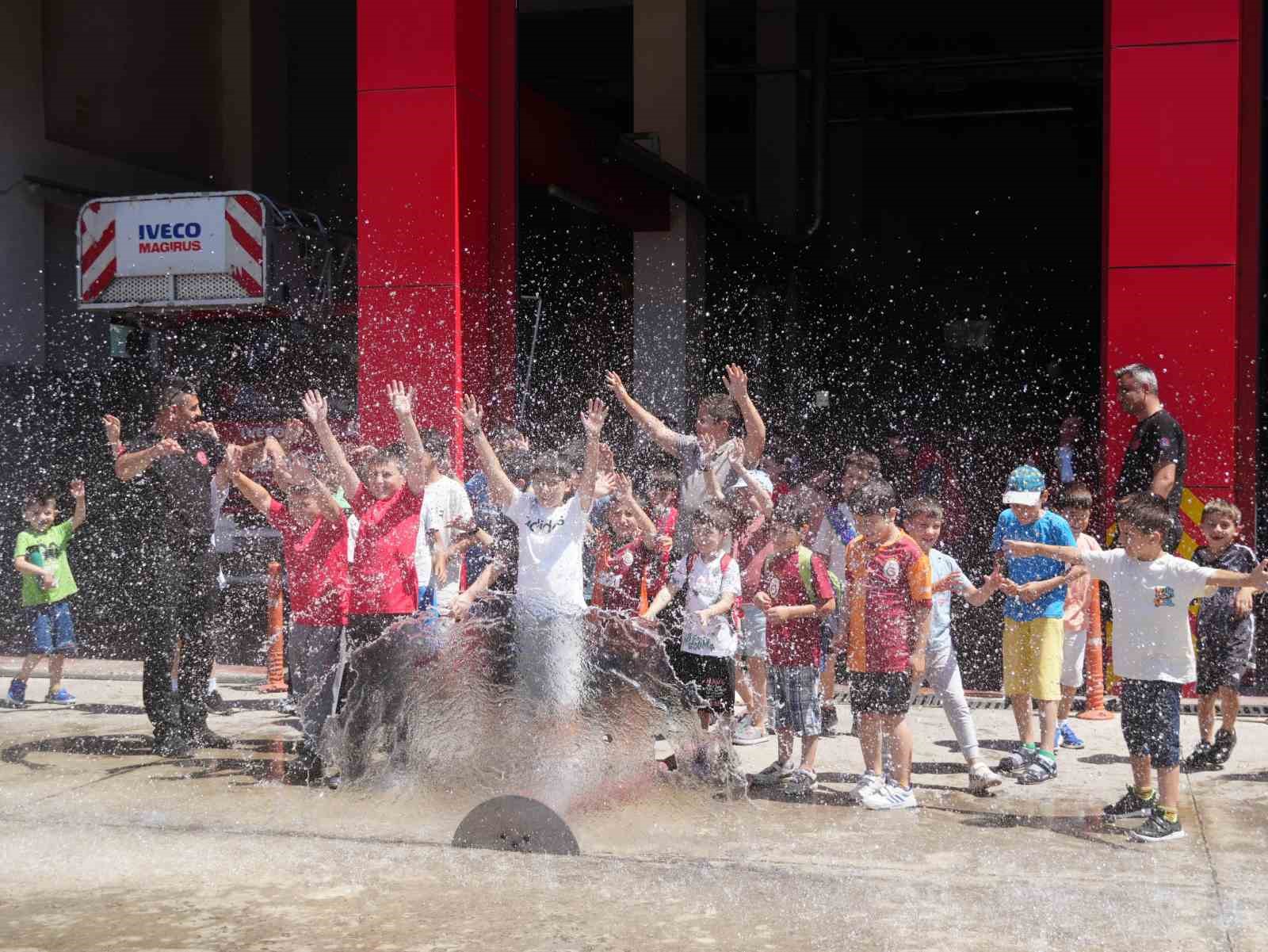 Sıcak yaz günü serinleten etkinlik