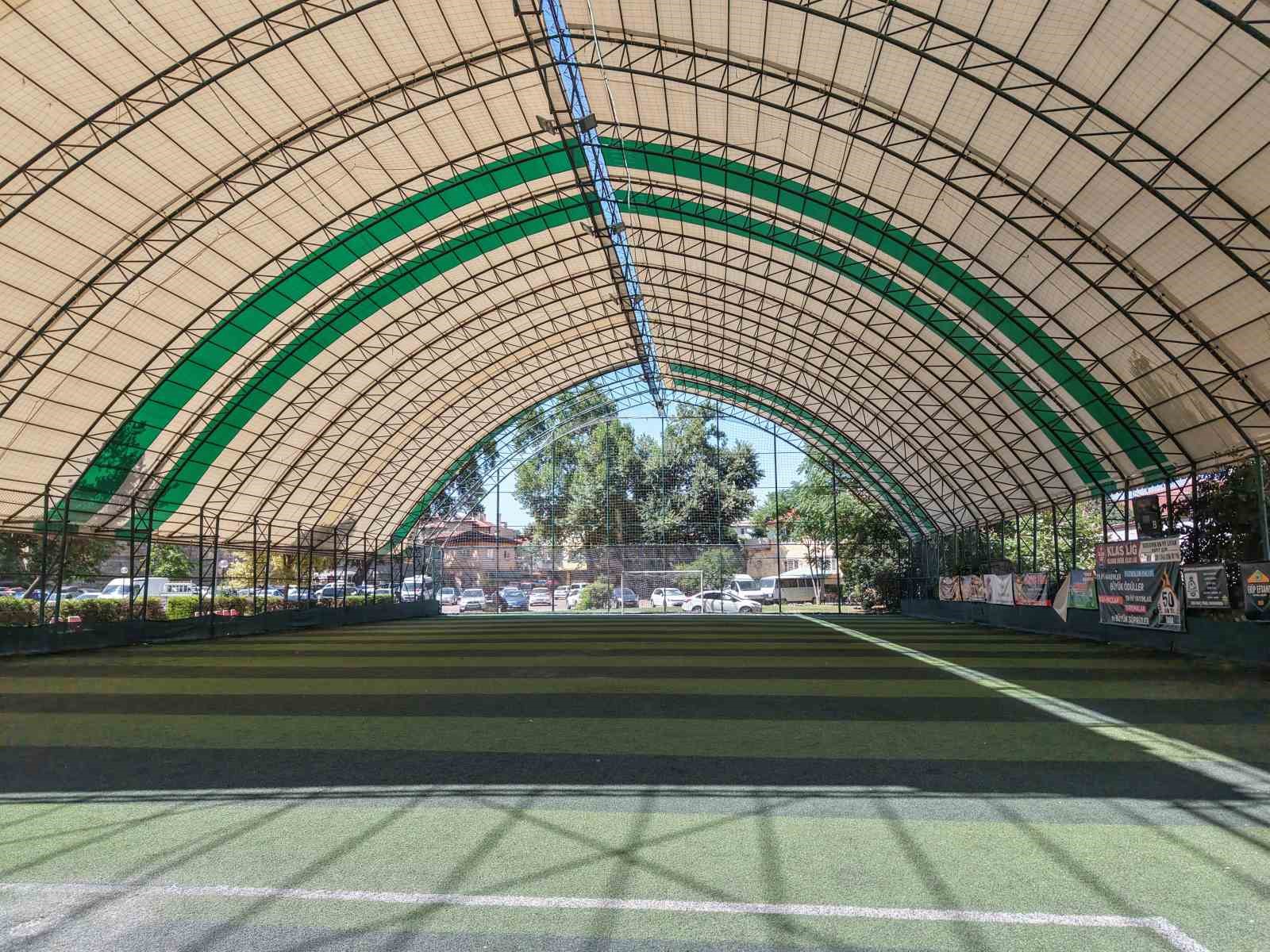 Tarihi spor kulübünü mahkeme kararı beklenmeden boşalttılar