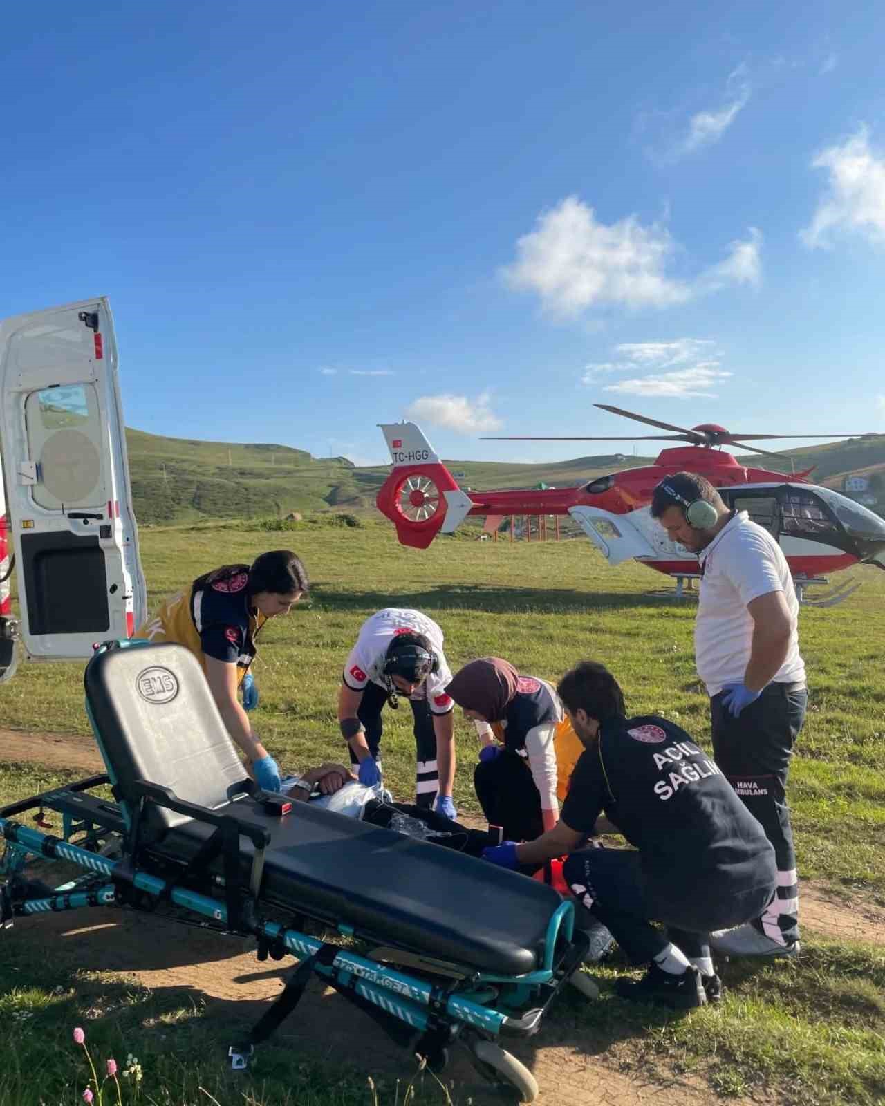 Trabzon’da yaylada düşerek yaralanan şahıs helikopter ambulansla hastaneye ulaştırıldı