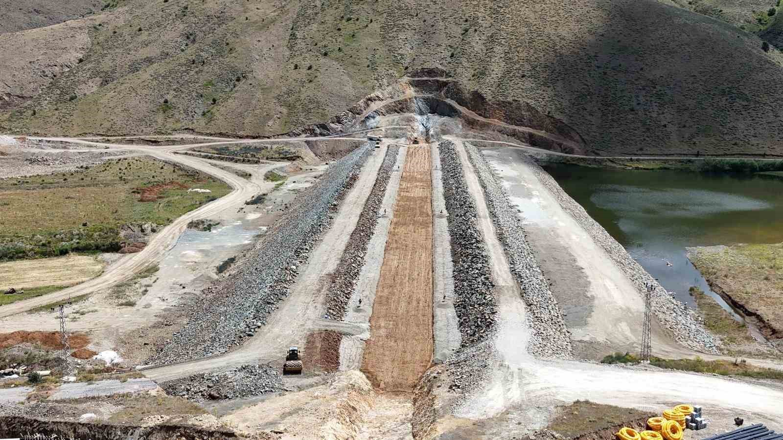 Bayburt Yelpınar Göleti’nde çalışmalar devam ediyor