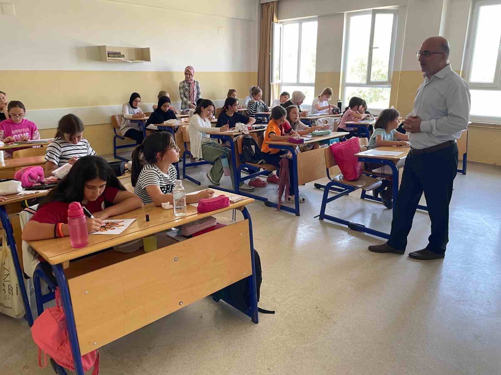 İl M&uuml;ft&uuml;s&uuml; İmamoğlu Yaz Kur&rsquo;an Kurs &ccedil;alışmalarını denetledi
