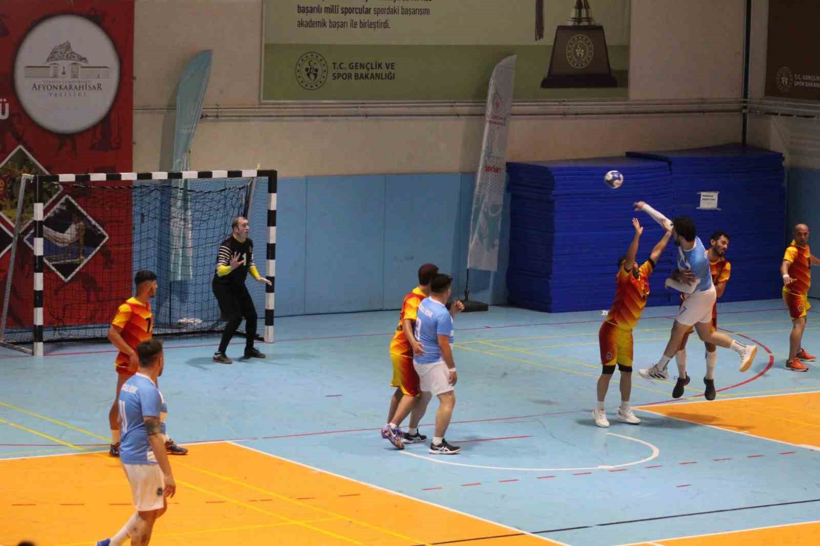 İşitme Engelliler Hentbol Şampiyonası devam ediyor