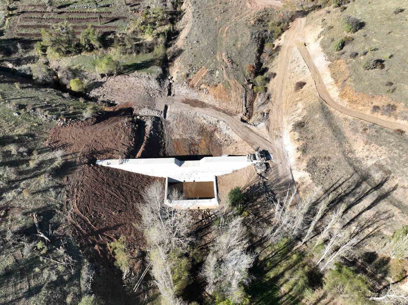 Bayburt Alaca köyünde taşkın kontrol inşaatı tamamlanıyor