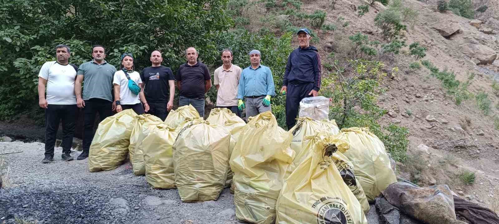 CİSAD gönüllüleri 33 çuval çöp topladı