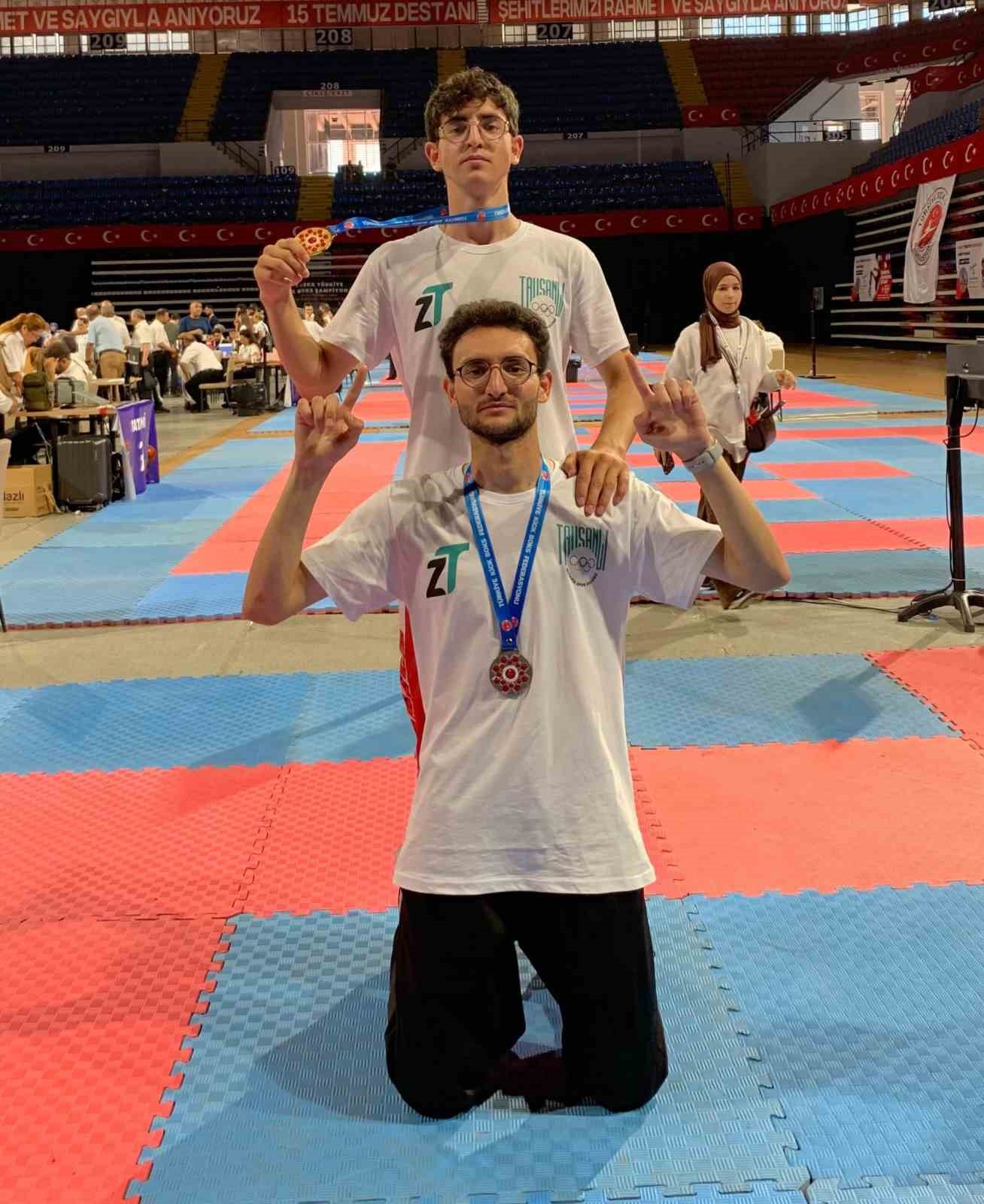 İki kardeş iki büyük başarı