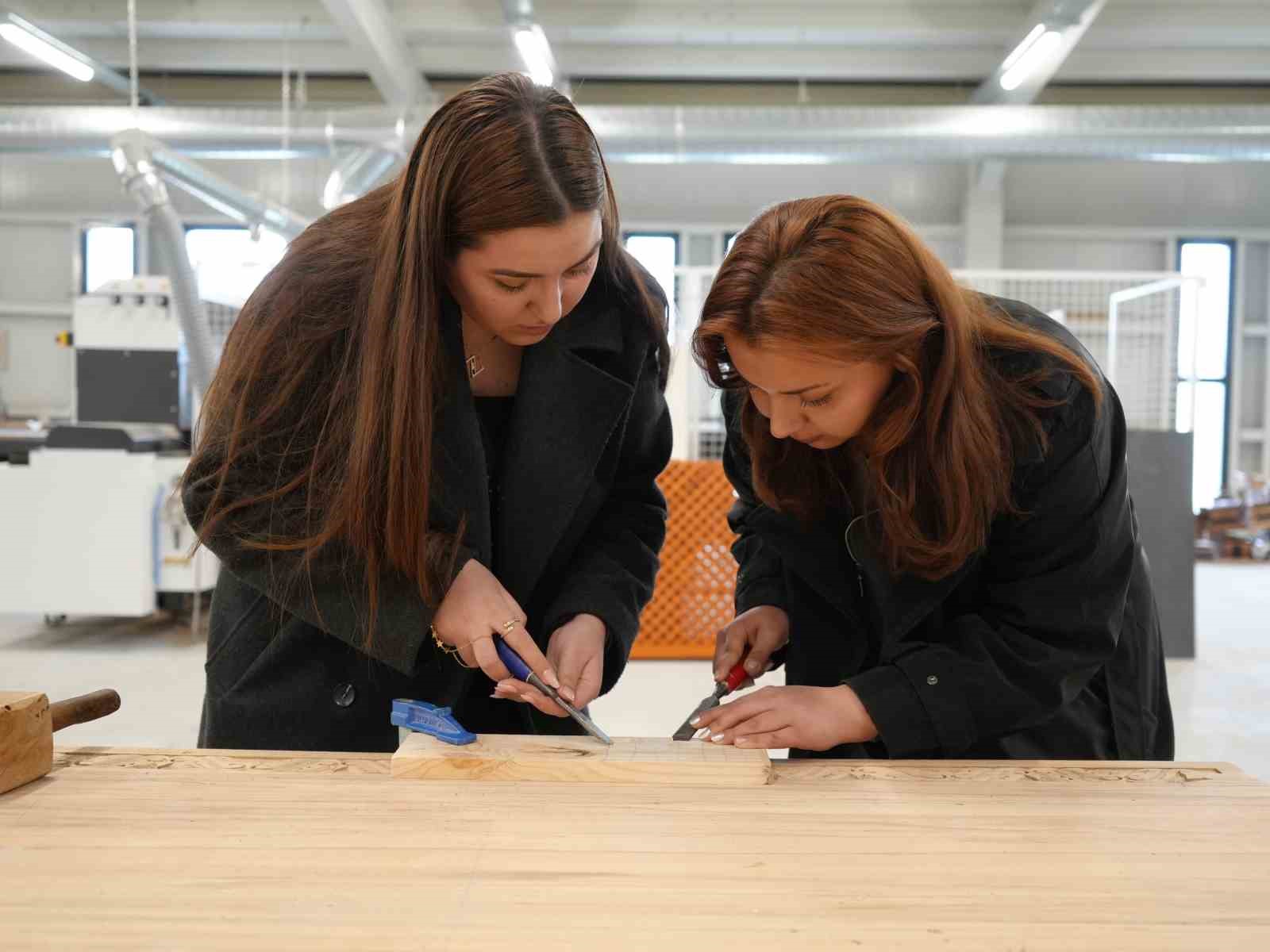 Bu merkezde mobilya sektörünün ara eleman ihtiyacı karşılanıyor