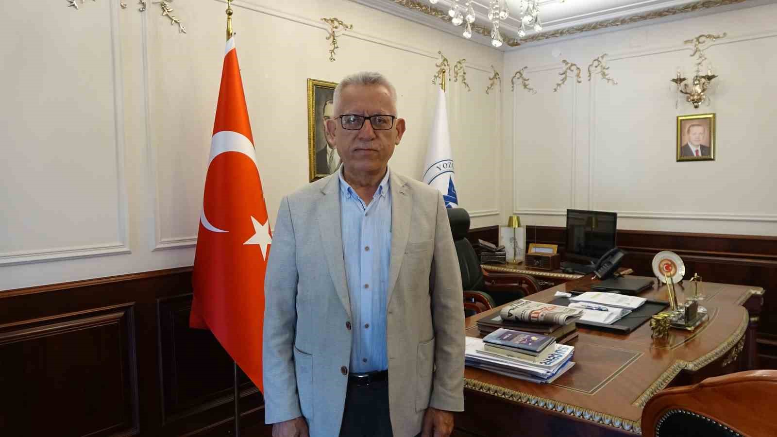 Her gün 600 kişiye sıcak yemek, 60 kişiye ücretsiz berber hizmeti veriliyor

