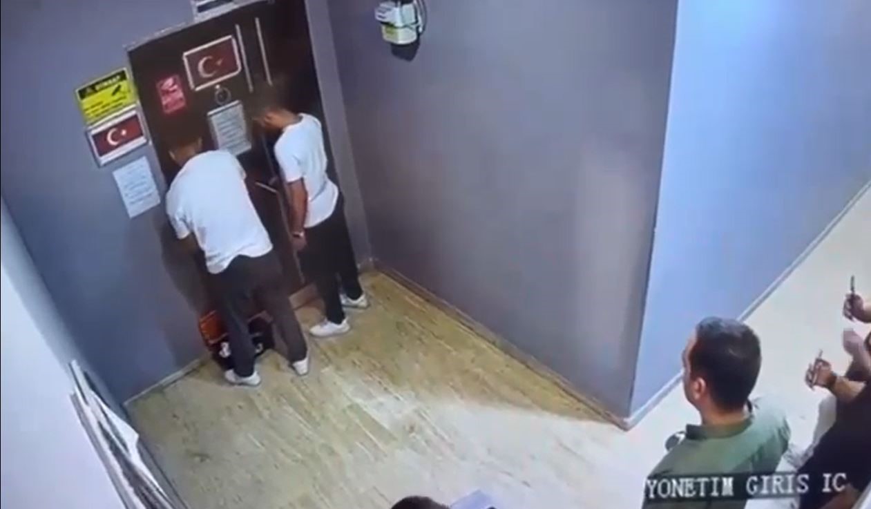 Usulsüz seçimle lüks siteye ele geçirmeye çalıştılar; O anlar kamerada
