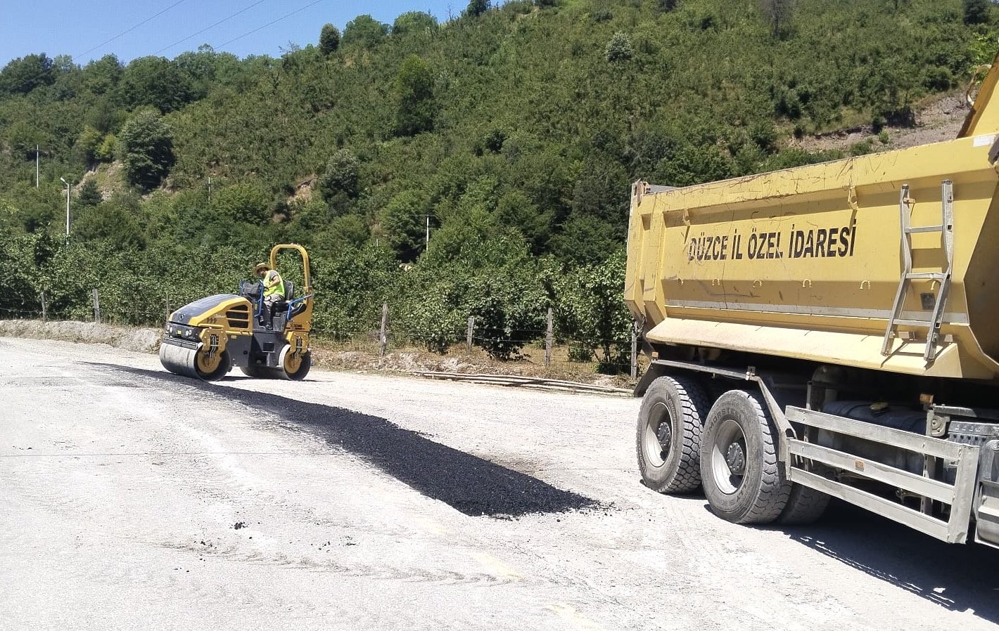 Bozulan yollara müdahale ediliyor