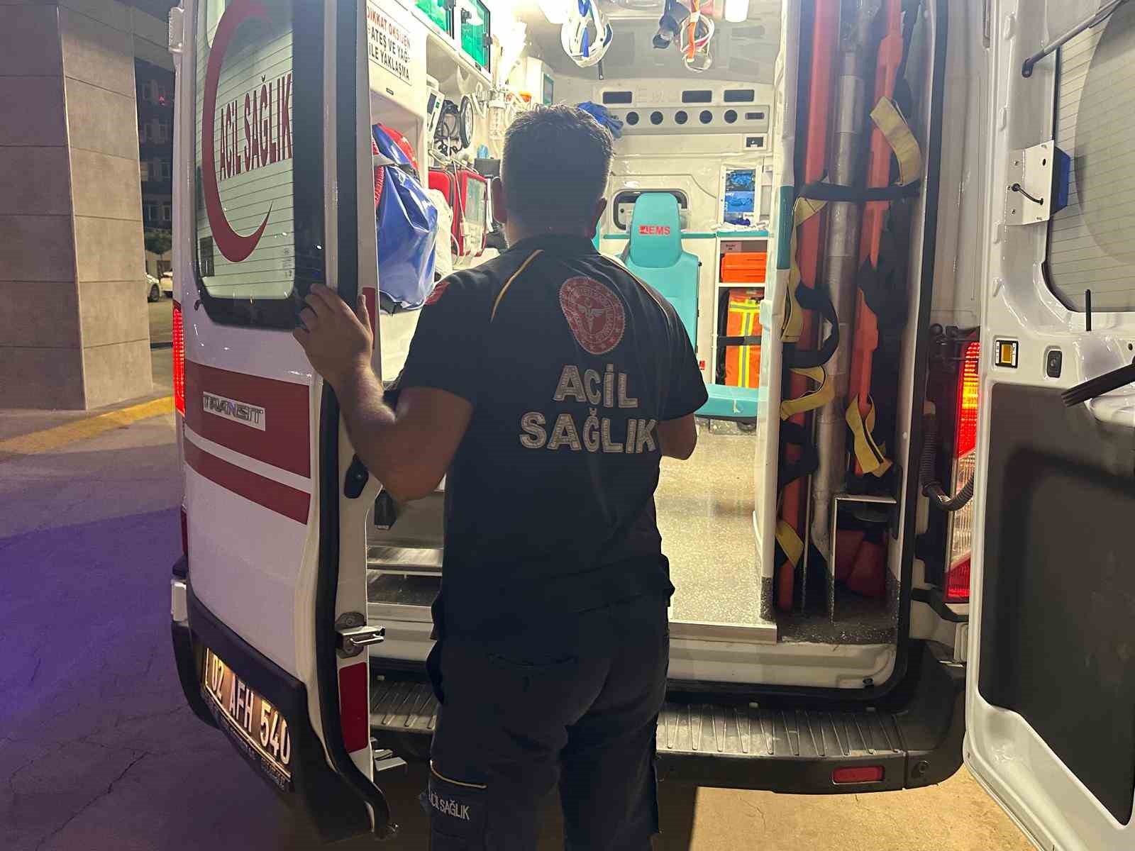 Parkta düşen çocuk, yaşam savaşı veriyor