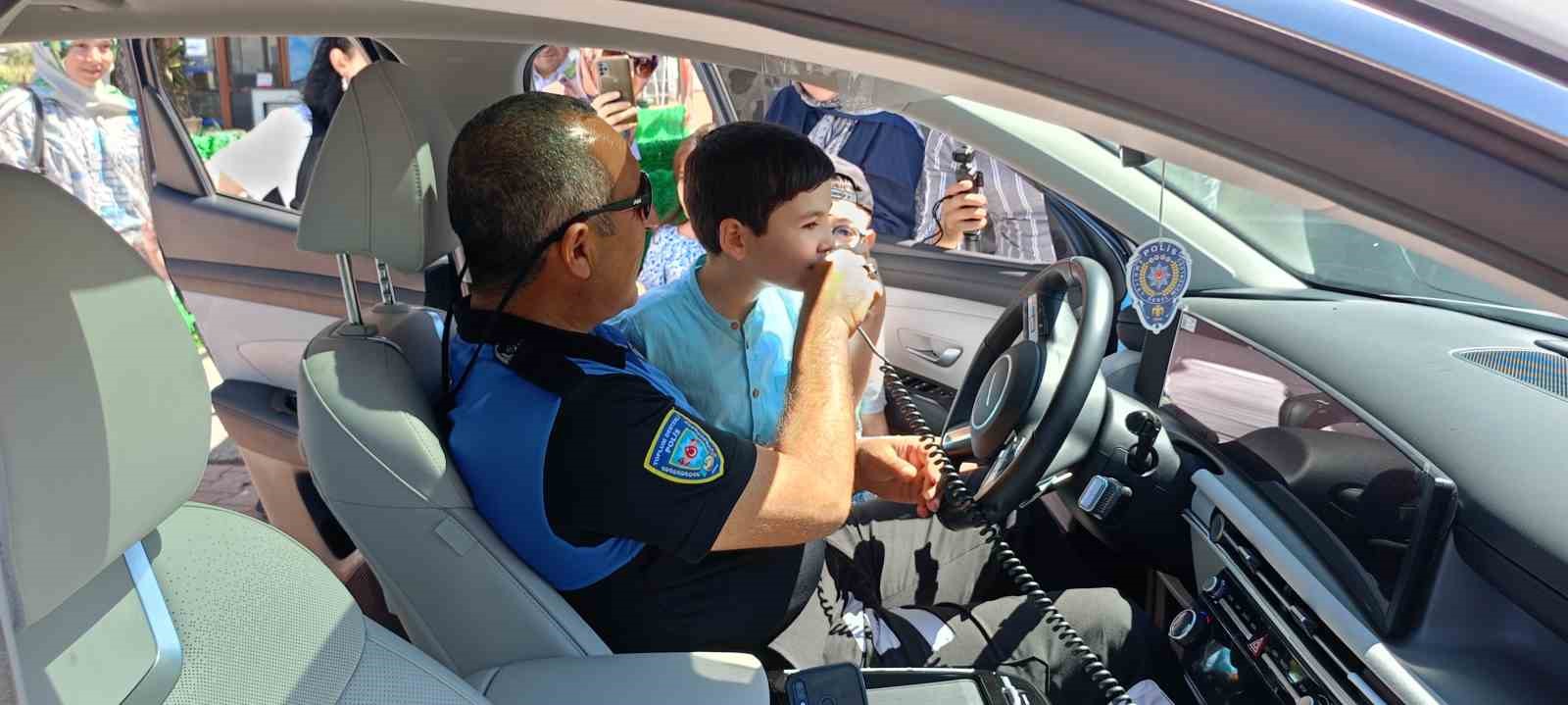 Büyükşehir Engelsiz Çocukevi’nin özel konukları, Atlı Polis Grup Amirliği’ne konuk oldu
