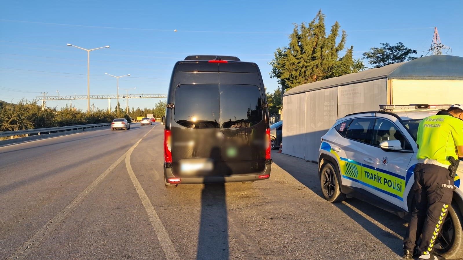 Burdur&rsquo;da tarifesiz yolcu taşımacılığına y&ouml;nelik denetimlerde 15 ara&ccedil; trafikten men edildi
