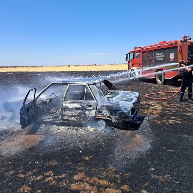 Siverek’te alev alan otomobil kullanılamaz hale geldi