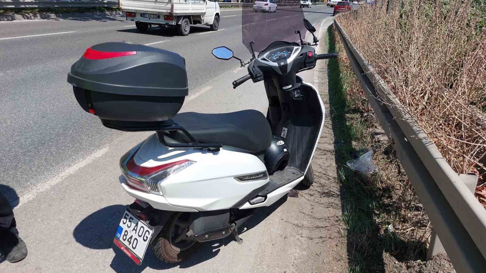 Samsun&rsquo;da devrilen motosikletin s&uuml;r&uuml;c&uuml;s&uuml; yaralandı
