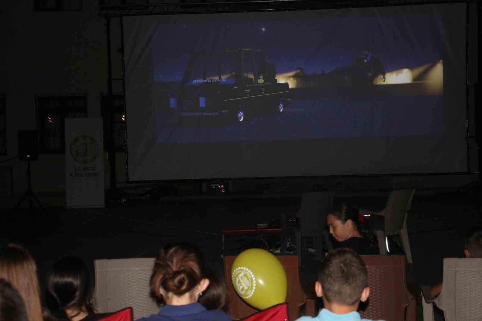 Çilimli’de çocuklar açık hava sinemasında buluştu