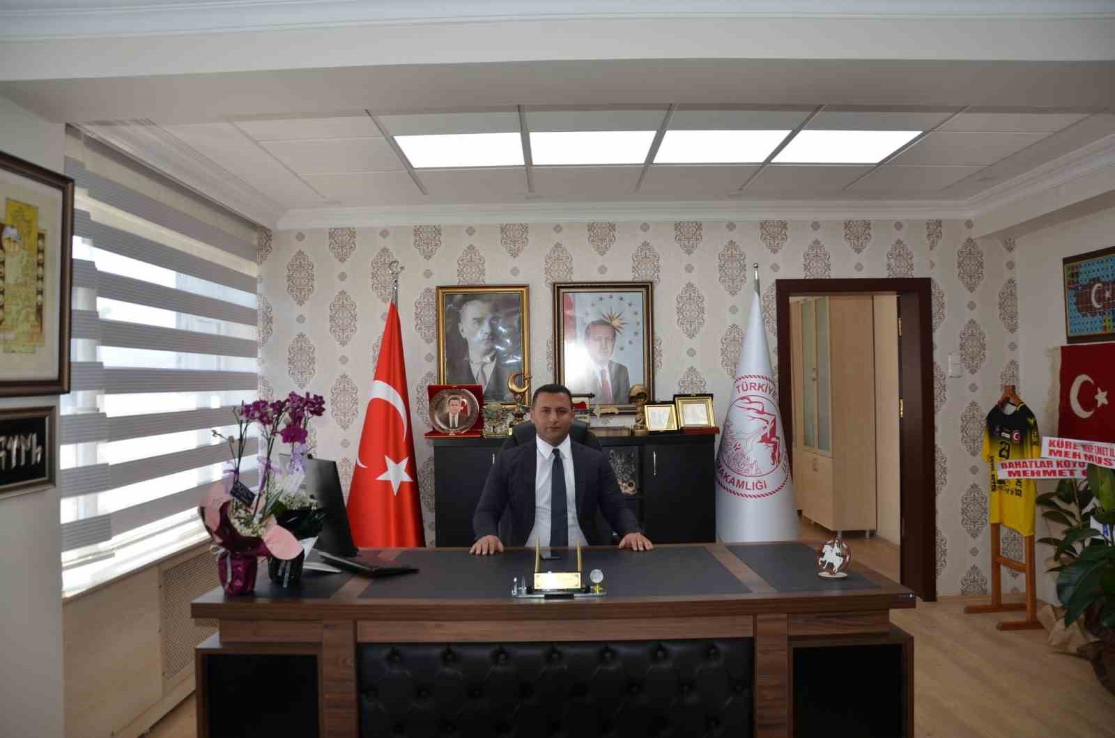 Emet Kaymakamı Mehmet Alperen Başkapan görevine başladı