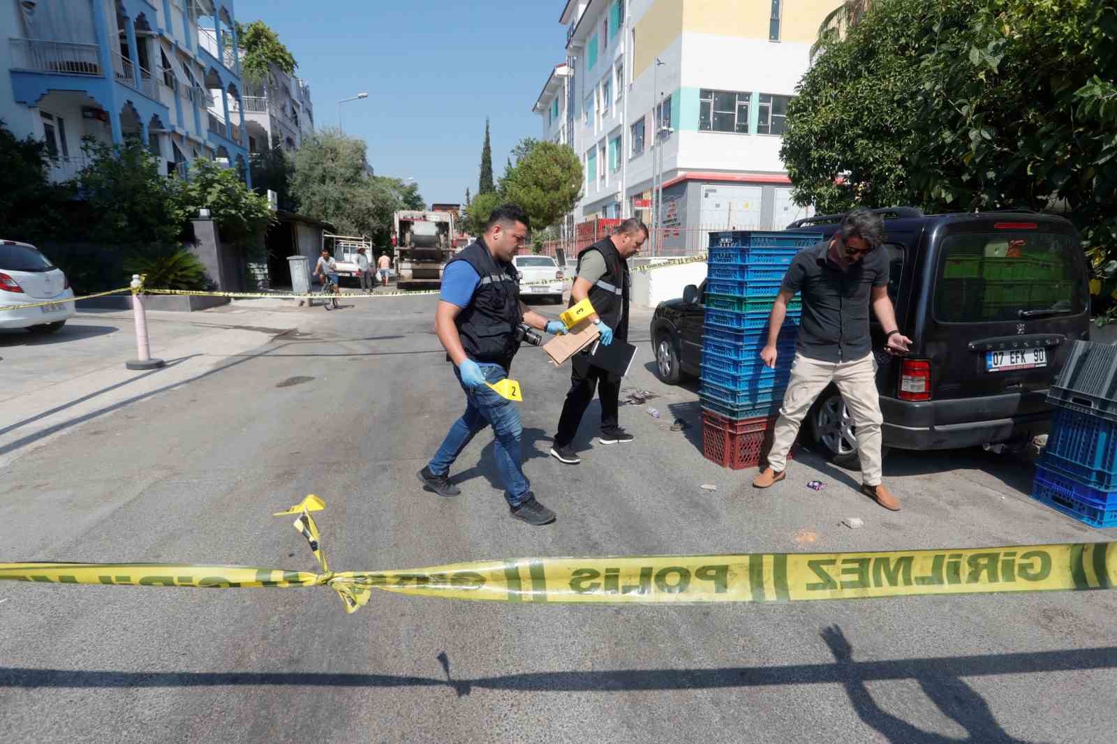 Fırın çalışanını "Ona selam söyle" diyerek bacağından vurdu