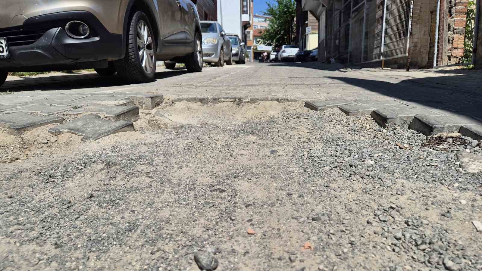 Tekirdağ&rsquo;da sokaklar kazı alanına d&ouml;nd&uuml;
