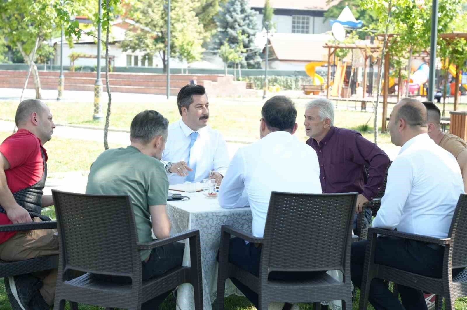 Başkan makamını parka taşıdı