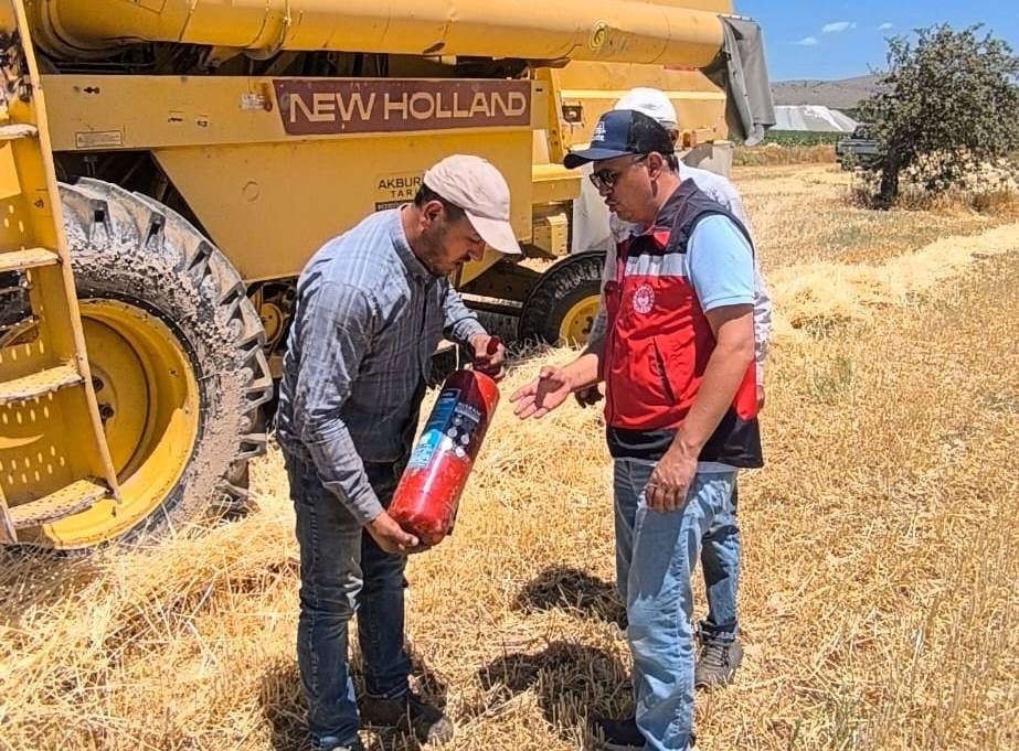 Altıntaş’ta biçerdöver hasat kontrolleri