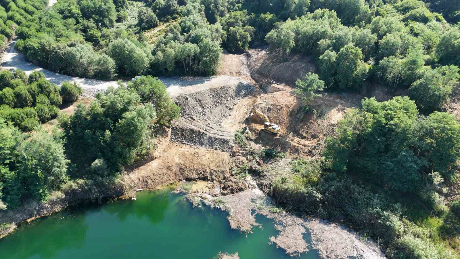 İBB Arnavutköy’de doğal gölü "hafriyat döküm alanı" ilan etti