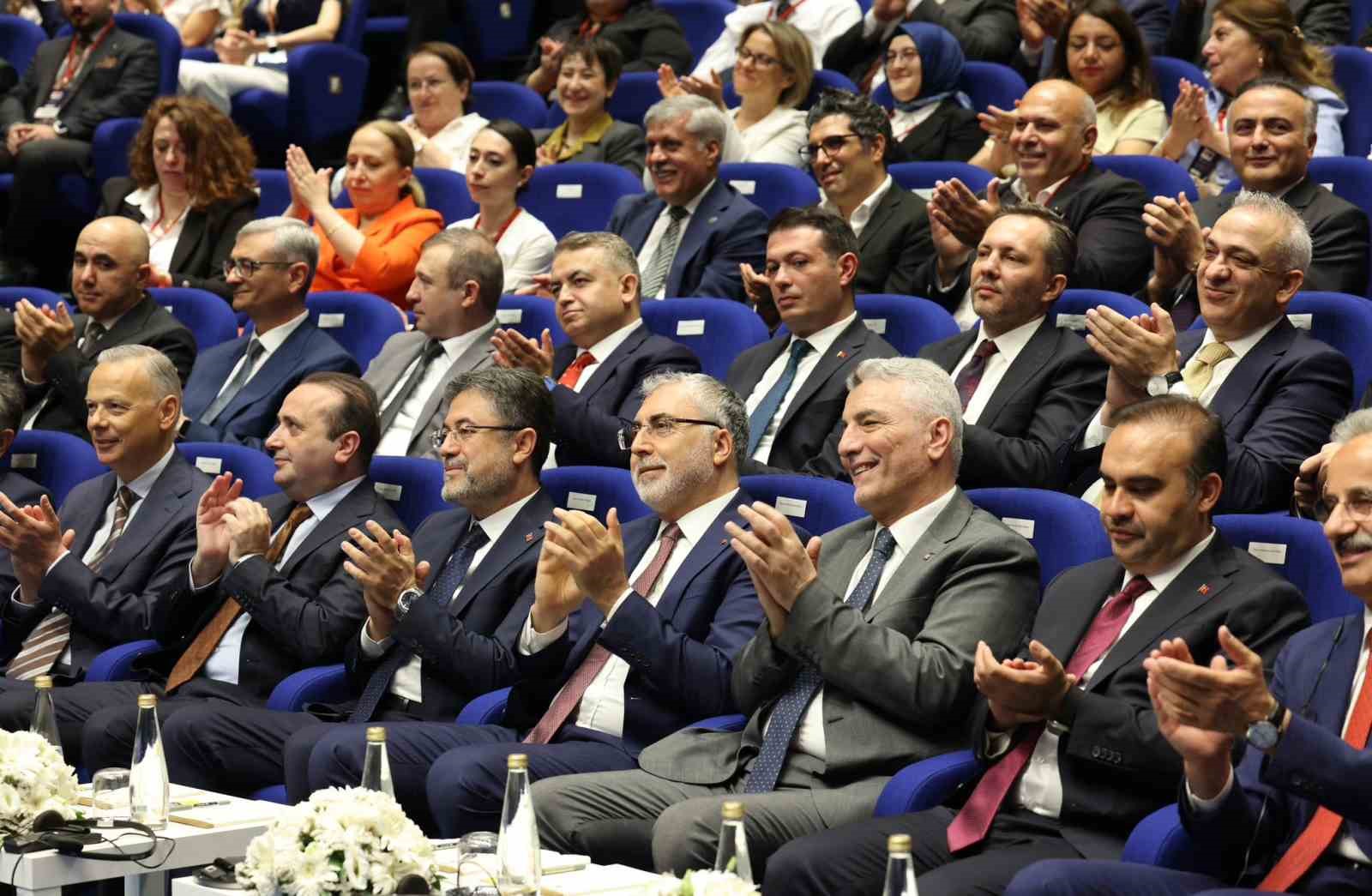 Bakan Işıkhan: "2007-2024 yılları arasında toplamda 20 bin 218 &uuml;r&uuml;n denetimi ger&ccedil;ekleştirdik"
