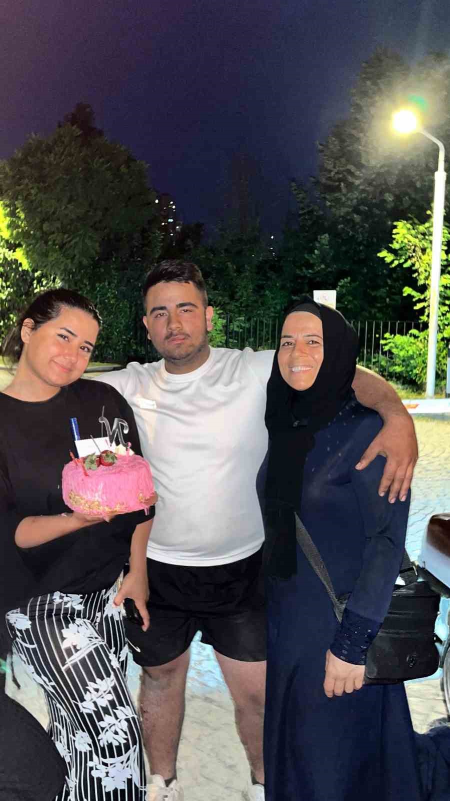 K&uuml;&ccedil;&uuml;k&ccedil;ekmece&rsquo;de 16 yaşındaki gen&ccedil;, motosiklet tamiri tartışmasında &ouml;ld&uuml;r&uuml;ld&uuml;
