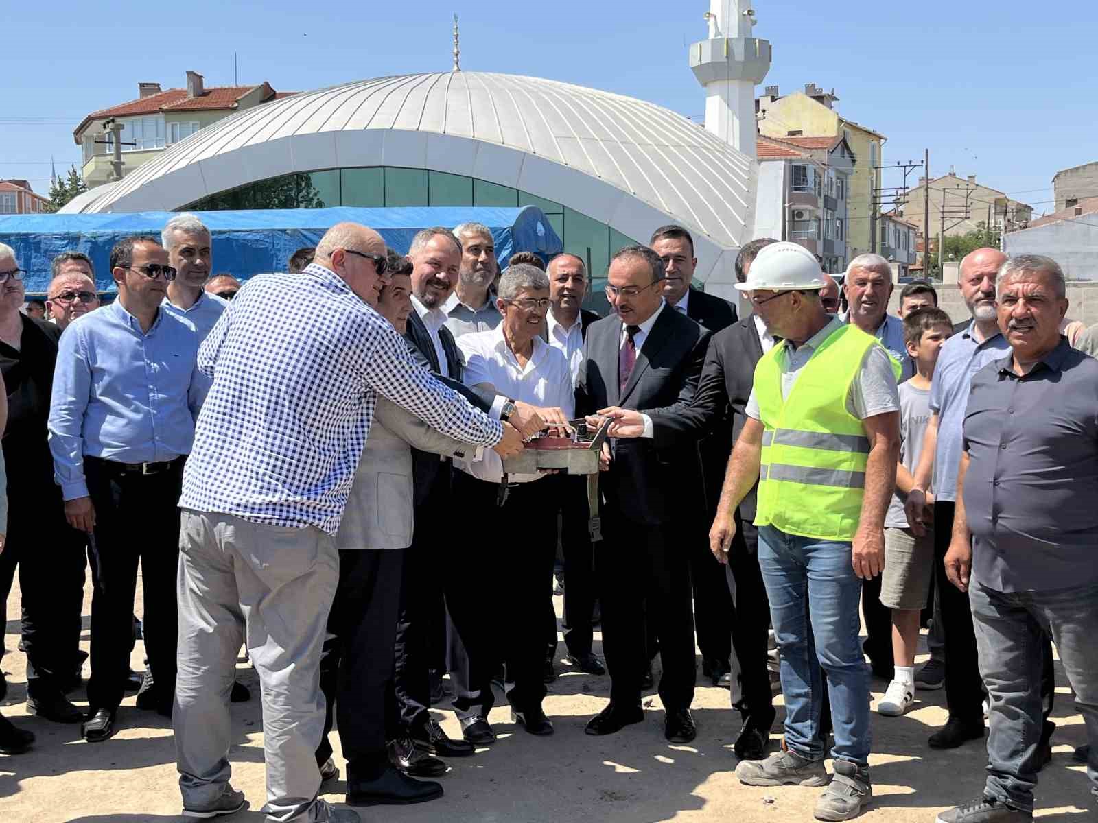 Hayrabolu’da hayırseverler tarafından yaptırılacak okulun temeli törenle atıldı