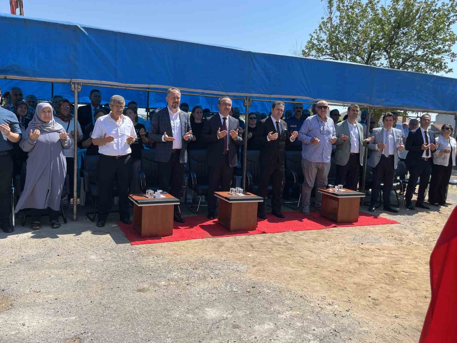 Hayrabolu’da hayırseverler tarafından yaptırılacak okulun temeli törenle atıldı