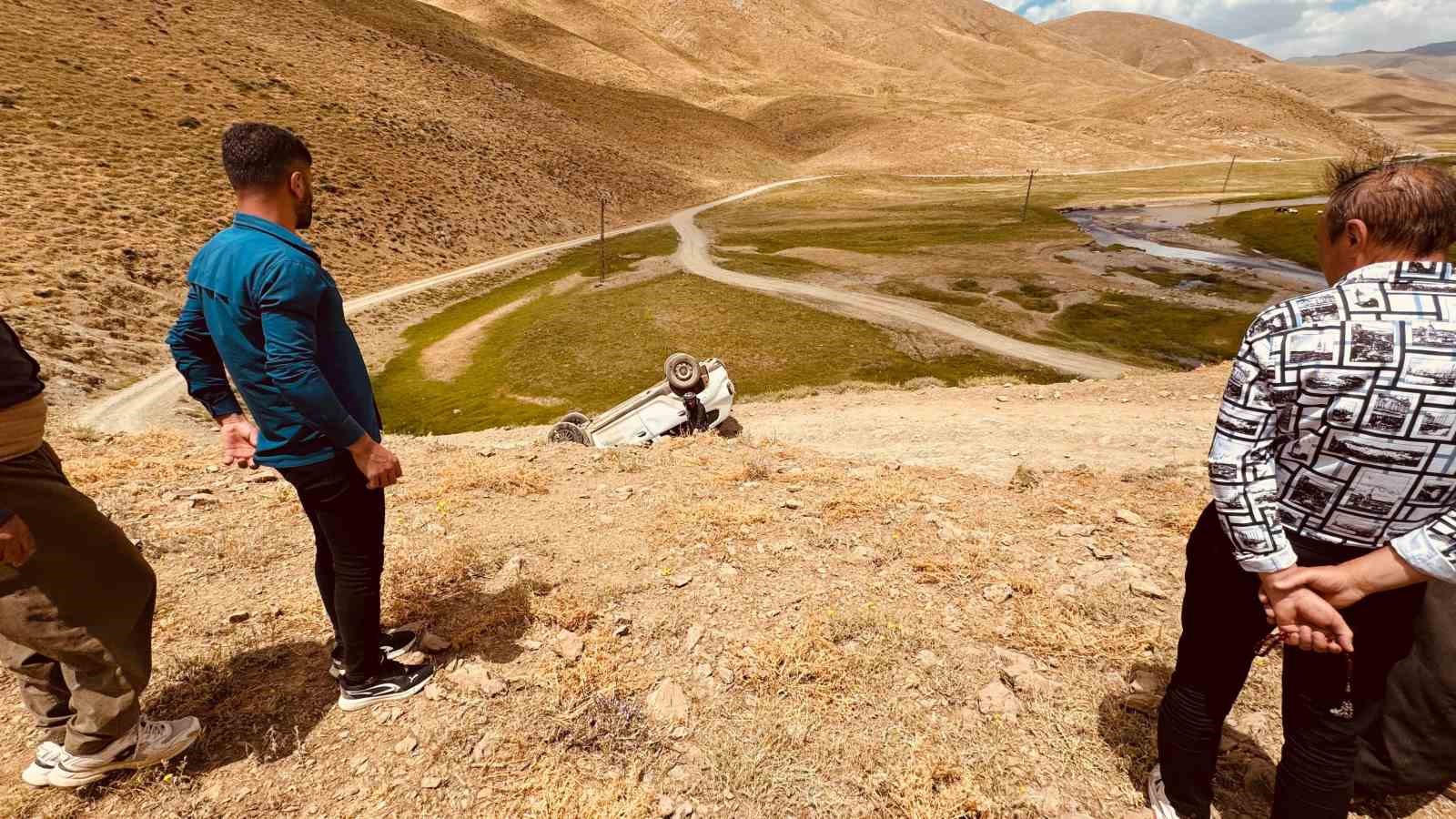 Şırnak'ta aile üyeleri trafik kazasında yaralandı.