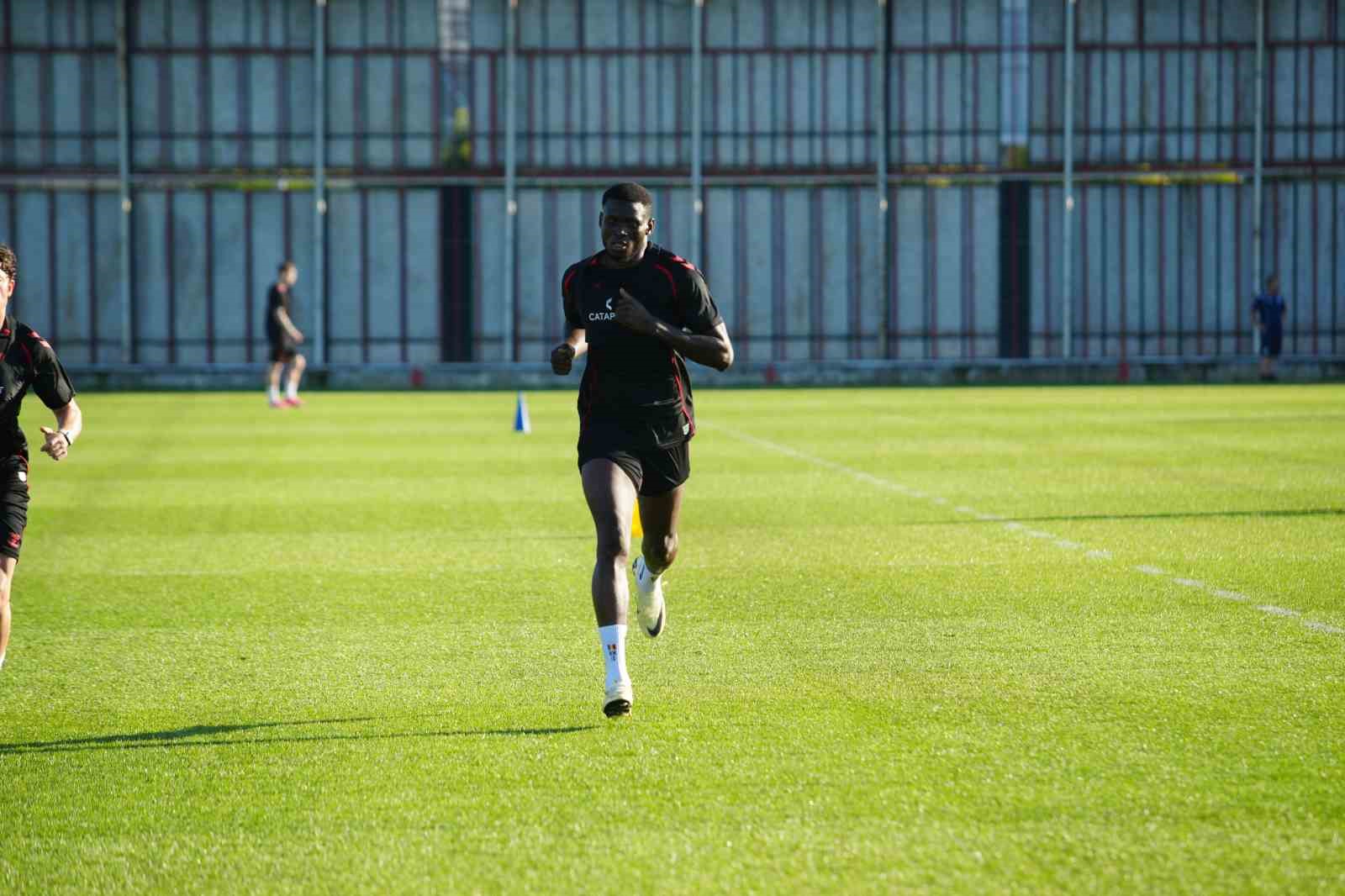 Samsunspor yeni sezona günde çift antrenmanla hazırlanıyor
