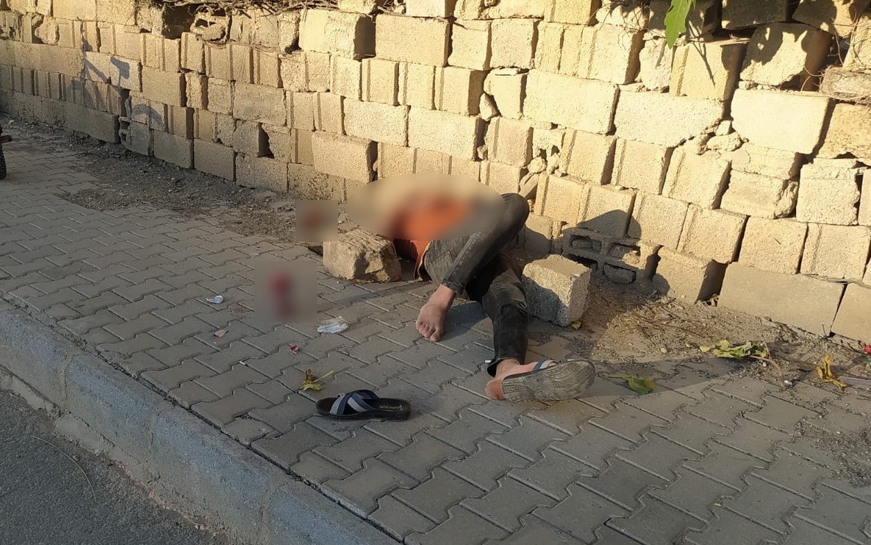 Kullandığı maddenin etkisiyle kaldırıma yığılıp kaldı
