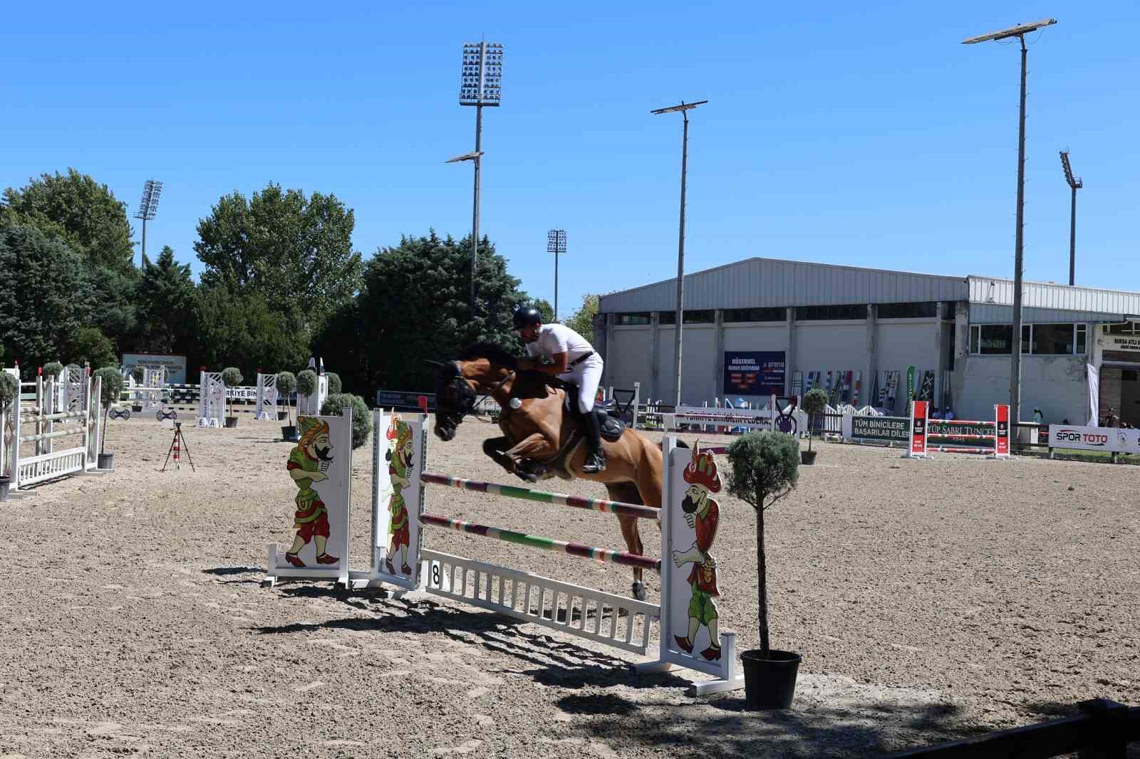 BUÜ’den 50. yıla özel proje: Genç Atlar Yarışması