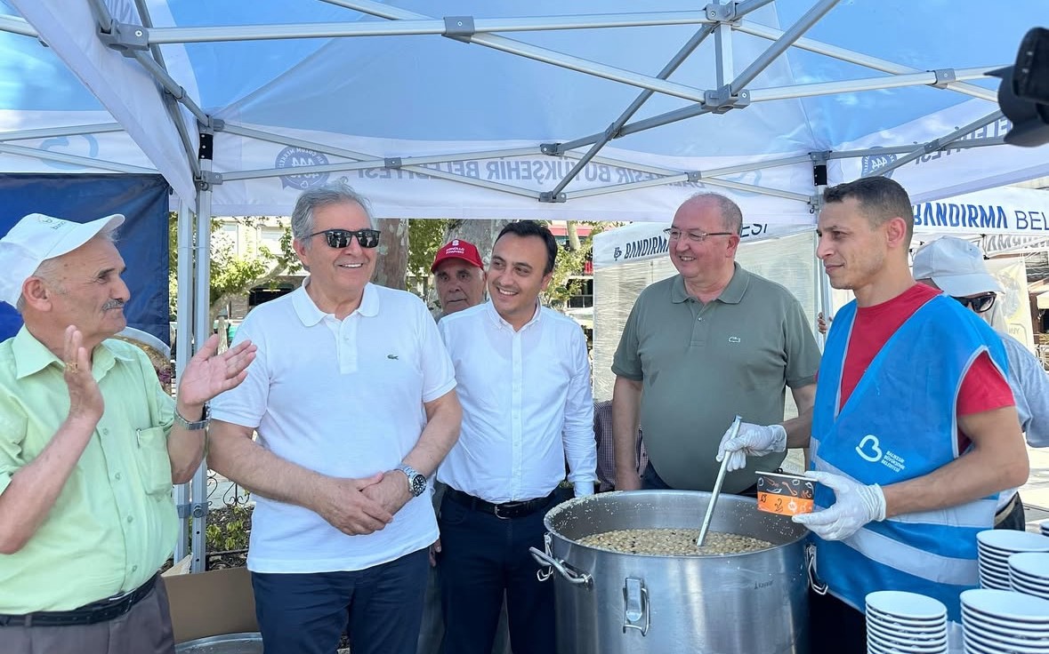 Bandırma’da aşure ikramıyla birlik ve beraberlik mesajı

