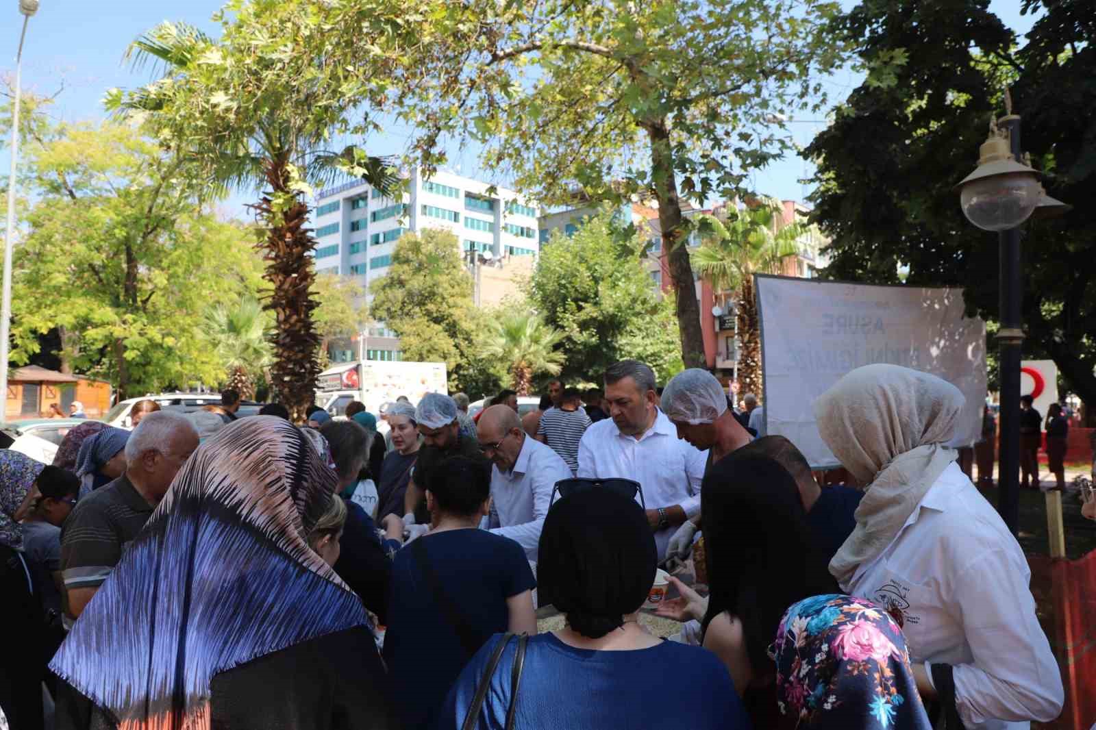 Turgutlu Belediyesinden aşure hayrı
