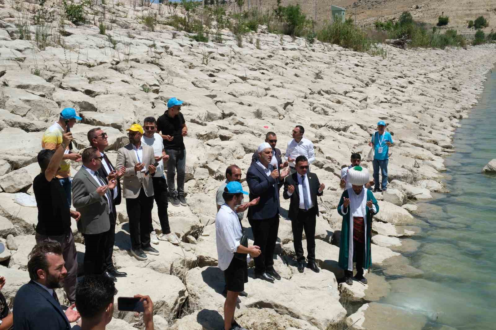 Nasreddin Hoca göle maya çaldı, festival başladı
