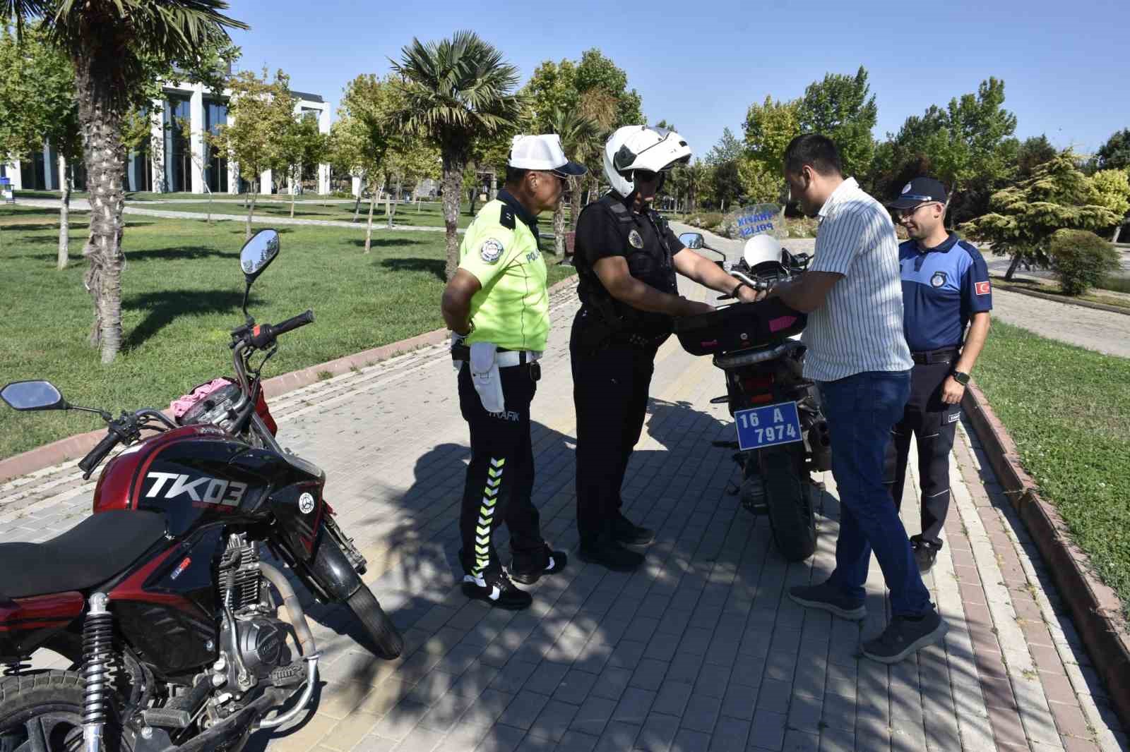 Karacabey Belediyesi&rsquo;nden parklarda g&uuml;venlik ve huzur adımı
