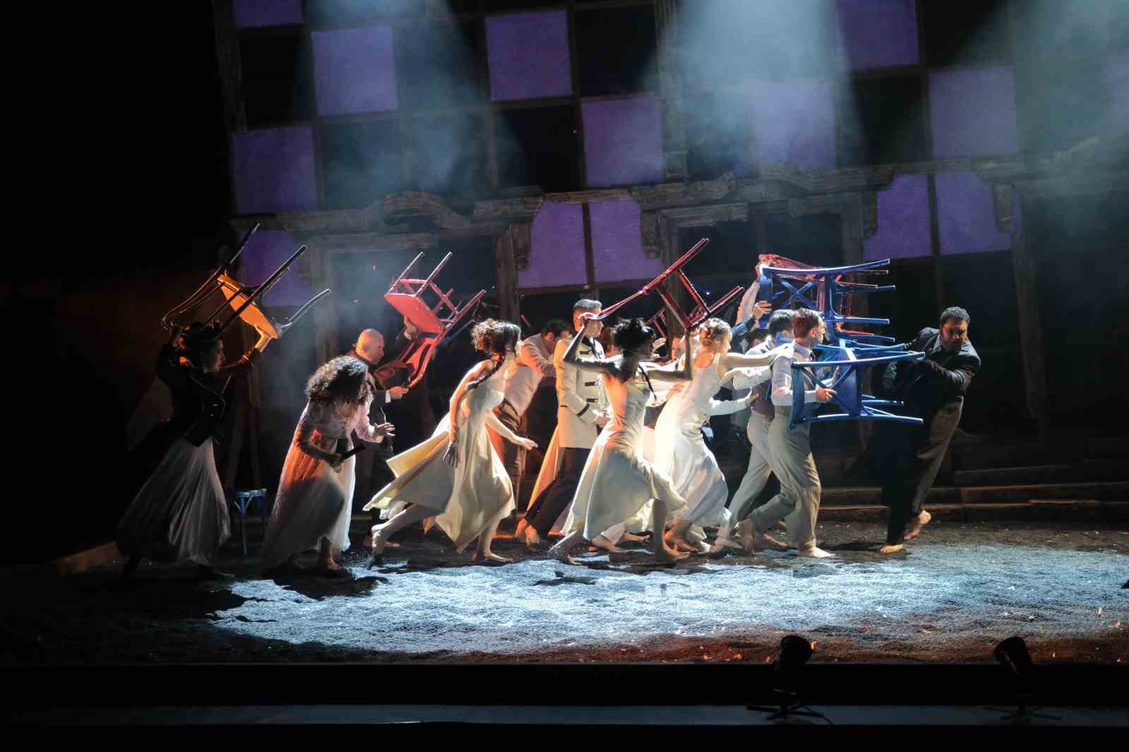 Dünyanın en önemli tiyatro festivalinin açılışını Türk ekip yapacak