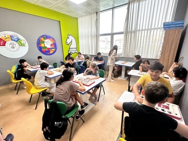 Balıkesir&rsquo;de gen&ccedil;lerin yaz tatili dolu dolu ge&ccedil;iyor
