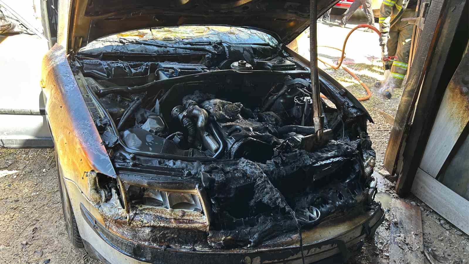 Kırıkkale&rsquo;de ot yangınında otomobil ve garaj zarar g&ouml;rd&uuml;
