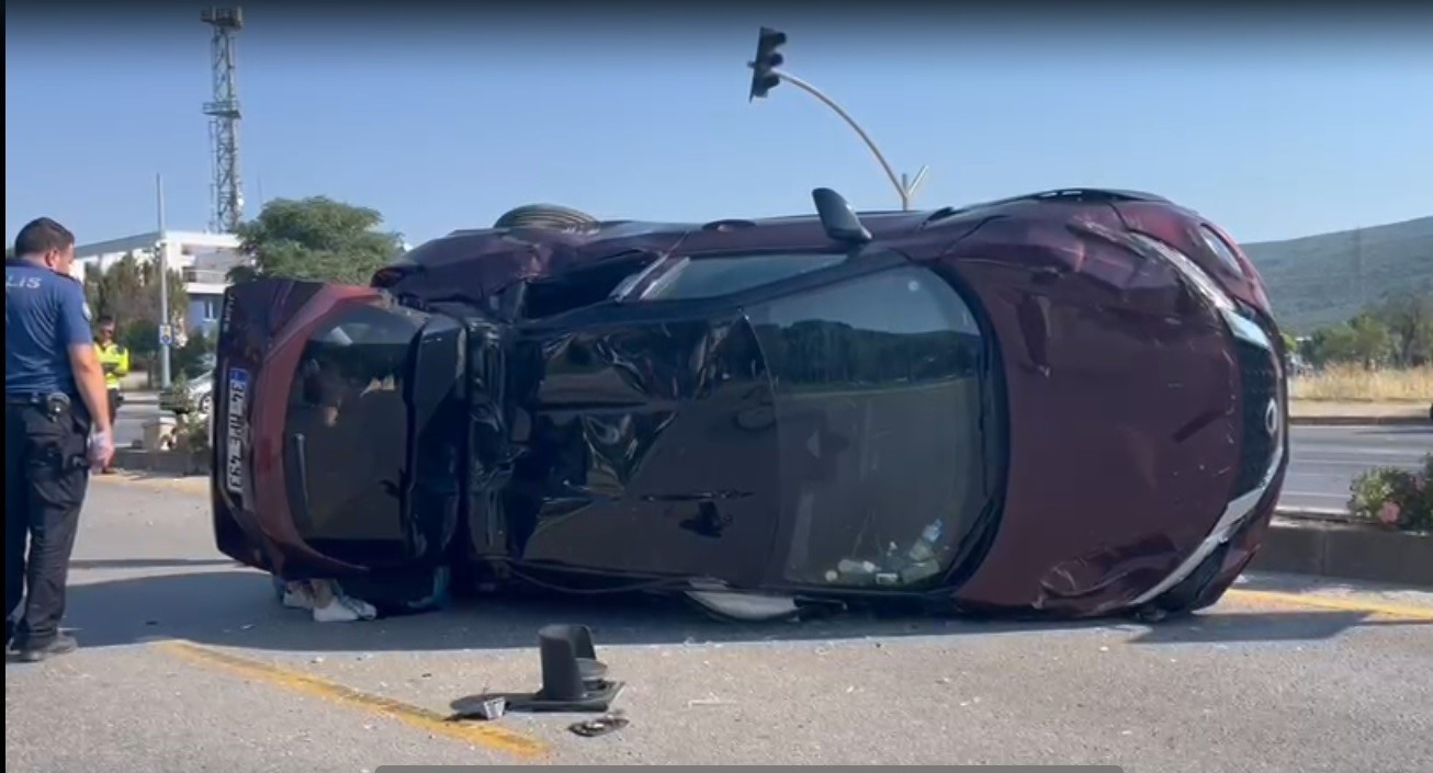 Menteşe’de araçlar hurdaya döndü: 1 yaralı