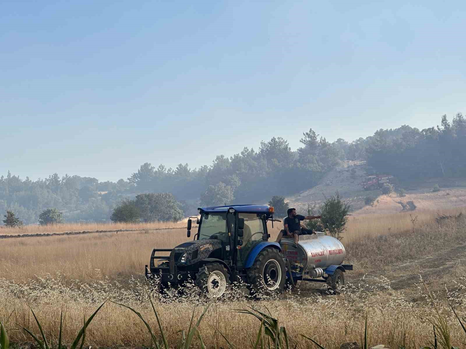 Uşak&rsquo;ta tarım arazisinde &ccedil;ıkan yangın ormanlık alana sı&ccedil;radı
