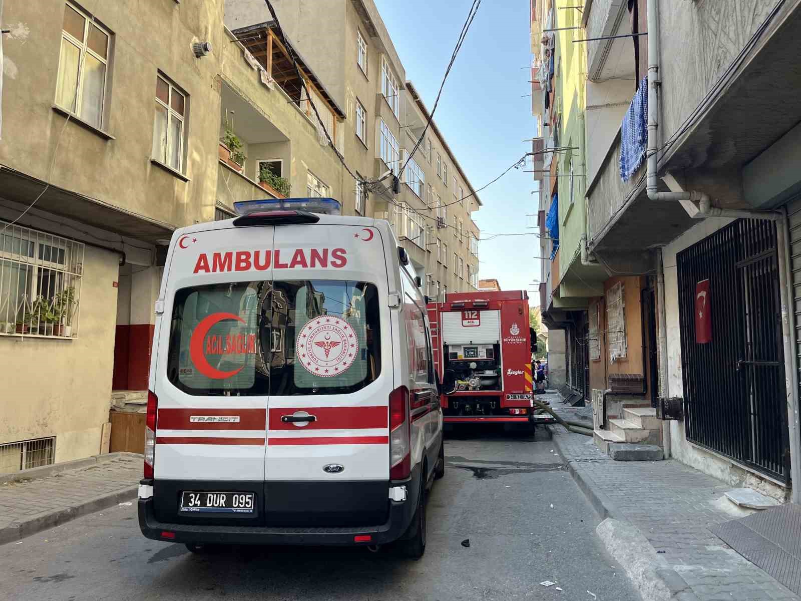 Bağcılar’da 5 katlı binada yangın