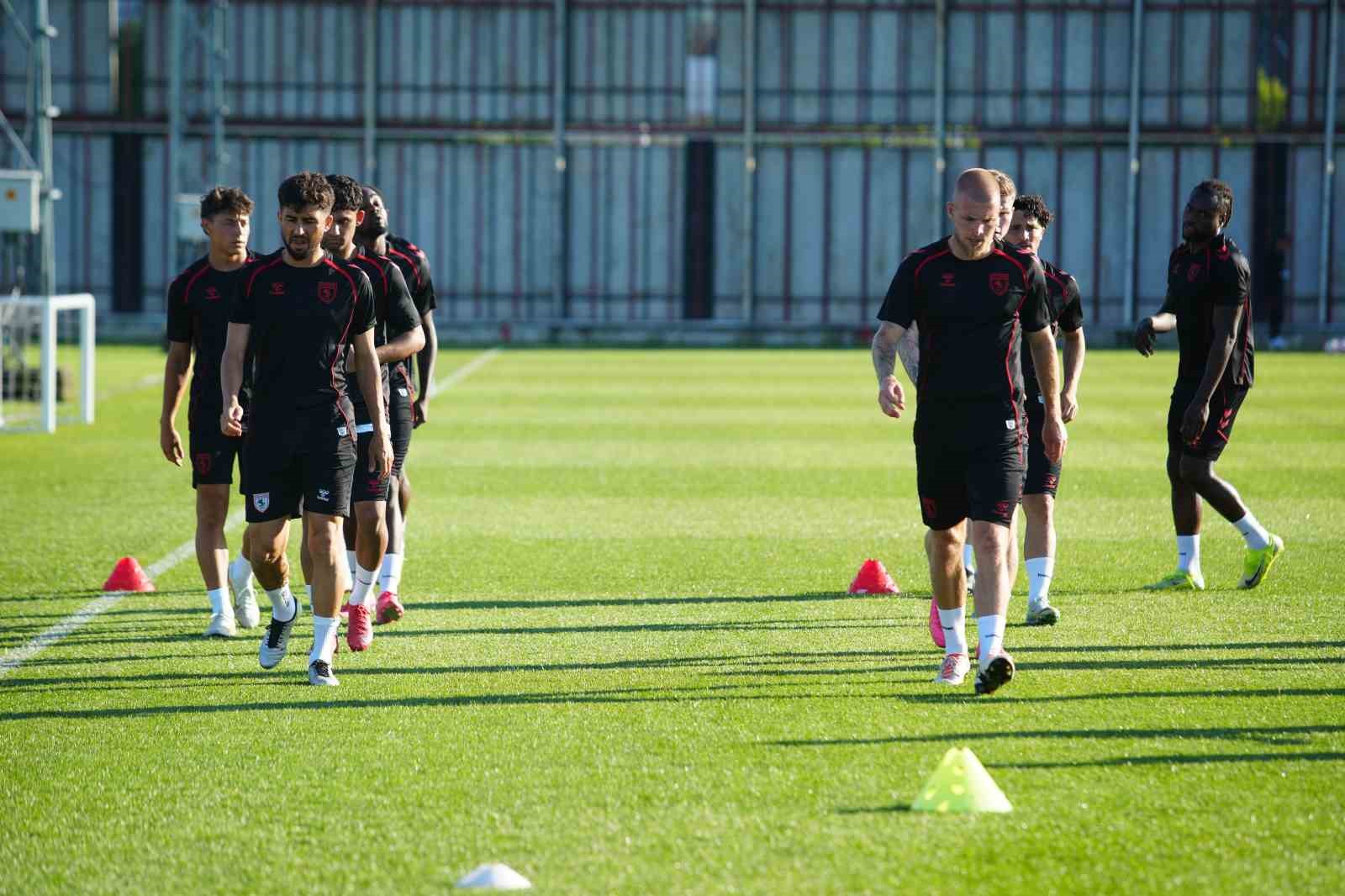 Samsunspor yeni sezona günde çift antrenmanla hazırlanıyor