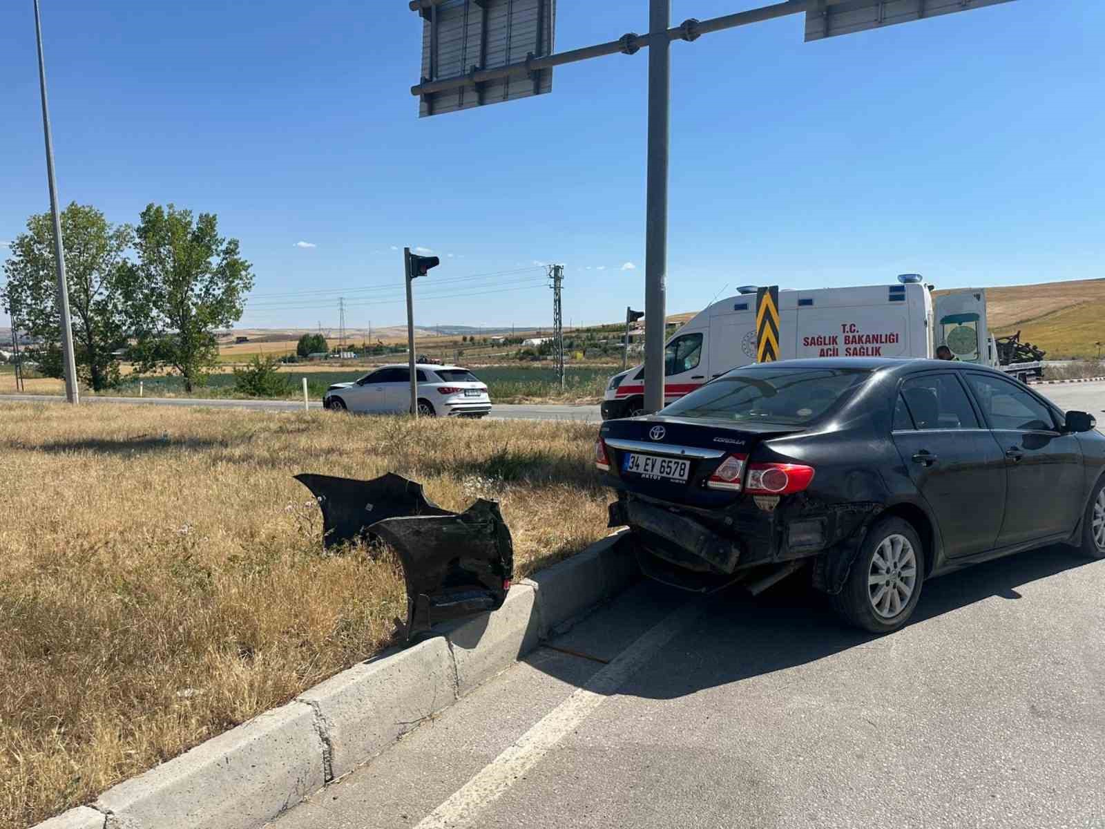 Çorum’da iki otomobil çarpıştı: 4 yaralı