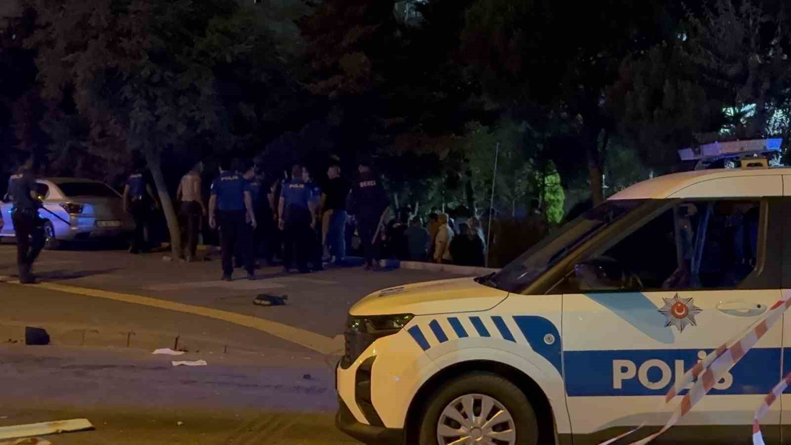 Gaziantep’te 3 otomobilin karıştığı kazada ortalık savaş alanına döndü: 6 yaralı, 12 gözaltı